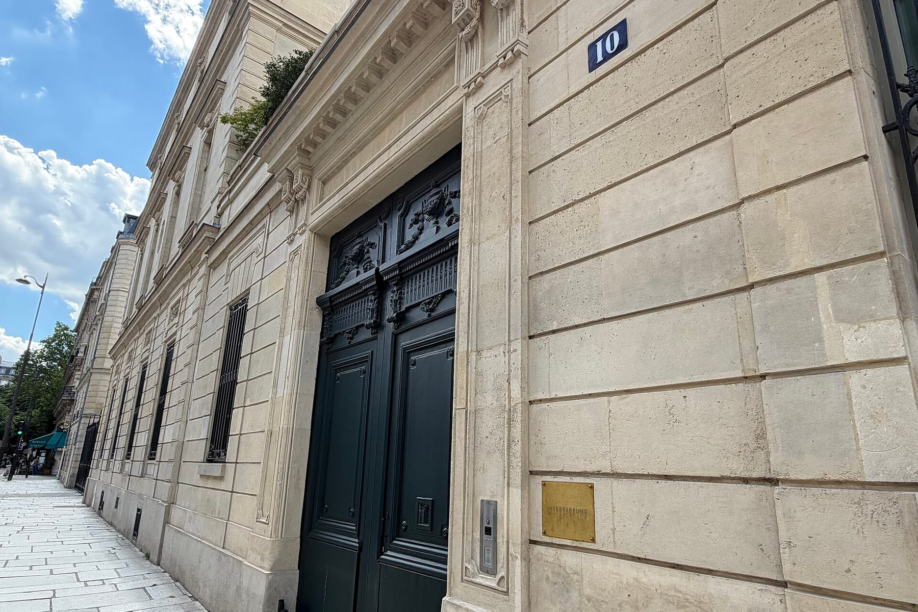 Interparfums mise sur les canaux digitaux pour interagir avec sa communauté de vendeurs